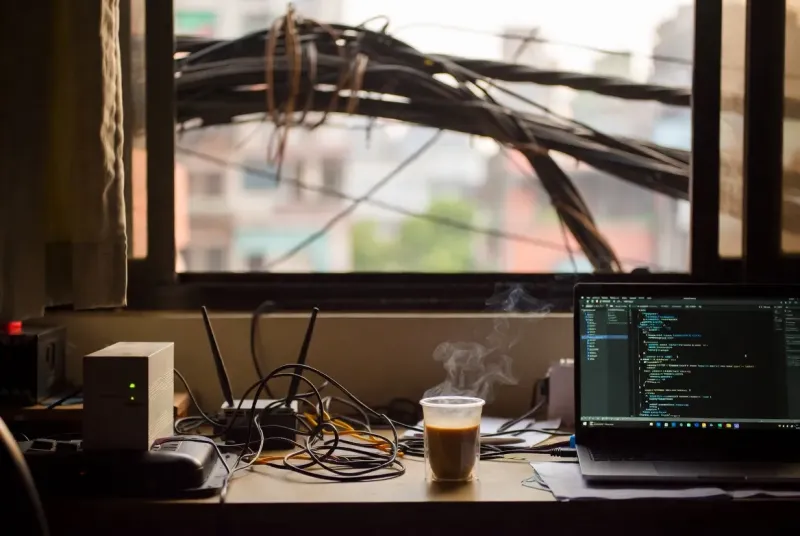 রিমোট জব ও ডিজিটাল নোম্যাড লাইফ: ডলার আয়ের স্বপ্ন বনাম বাস্তবতা