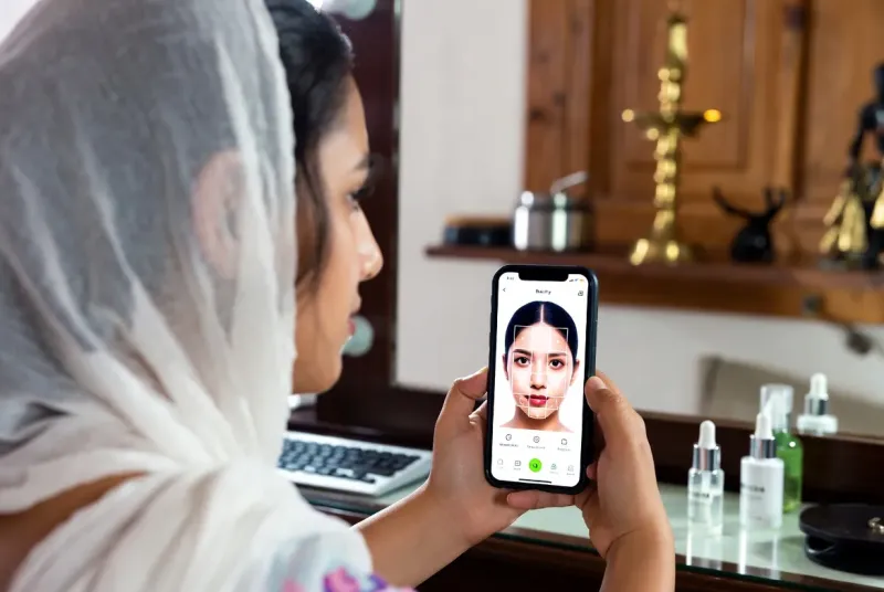 স্কিনকেয়ারে প্রযুক্তি: ঘরে বসে স্মার্ট রূপচর্চার পূর্ণাঙ্গ গাইড