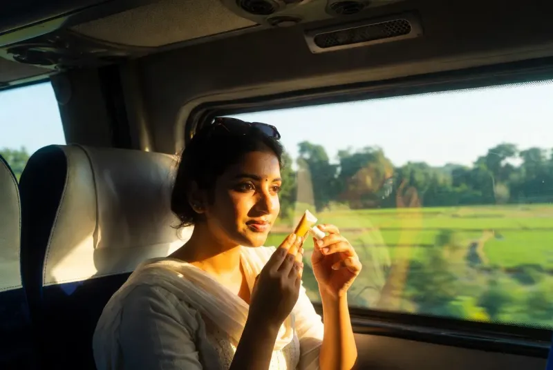 ভ্রমণে ত্বকের উজ্জ্বলতা: সহজ রুটিন ও হ্যাকস